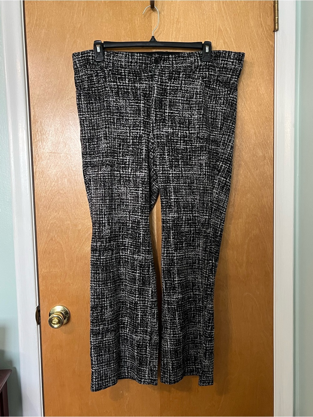Torrid Size 20R Bootcut Women’s Plus-Size Black & White Dress Pants with Pockets